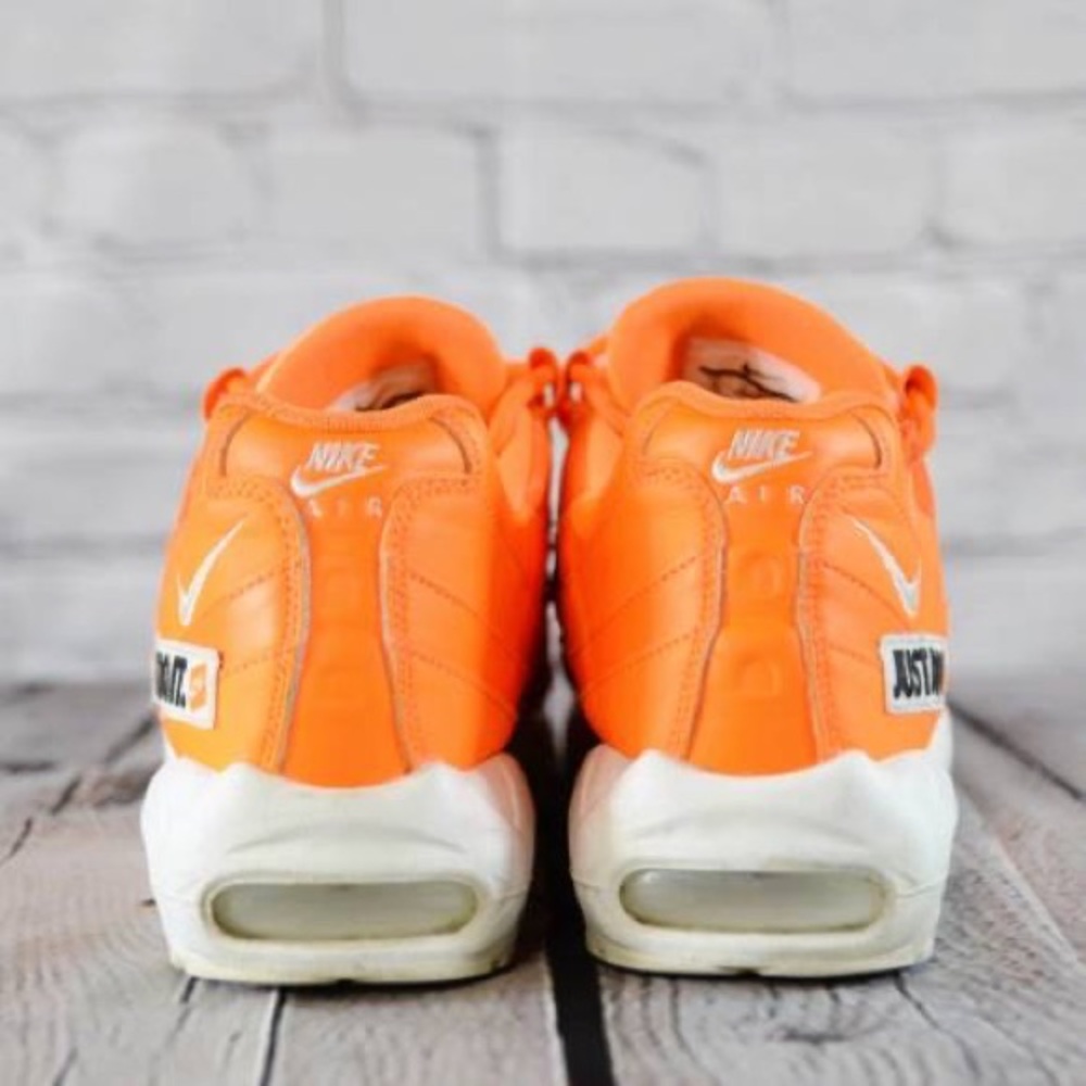 AIR MAX SHOES SIZE 9 - Picture 3 of 5